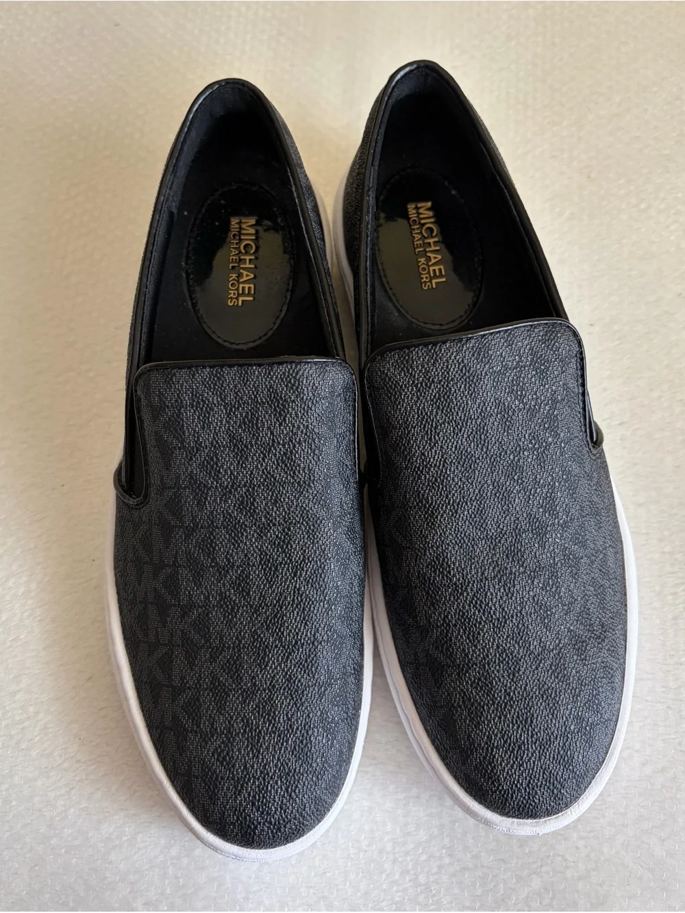 Michael Kors Women’s Black & White Slip-On Logo Casual Sneakers Sz 7.5 - Picture 3 of 7